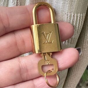#311 Authentic Louis Vuitton Key & lock